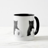 Baby Black Kitten Guarding Toilet Paper Roll On マグカップ (正面右)