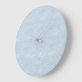 Baby blue Linen Fabric Full Name Date Nursery ラージ壁時計 (傾斜)