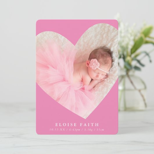 BABY GIRL写真かわいいモダンハートフレームピンク 招待状 (スタンド正面)
