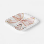 Baby Girl Pink Bow Baby Shower Invitation ペーパープレート (傾斜あり)