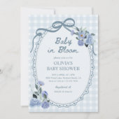 Baby in Bloom ダスティブルーの花の男の子のベビーシャワー 招待状 (正面)