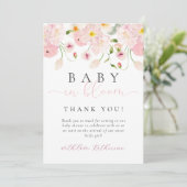 Baby In Bloom ピンクフラワーベビーシャワー 招待状 (スタンド正面)
