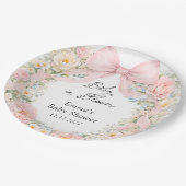 Baby in Bloom Blush Pink Bow Floral Baby Shower ペーパープレート (アングル)