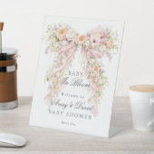 Baby in bloom Floral Bow Girl Baby Shower 台座サイン (インサイチュ)