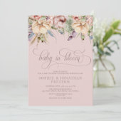 Baby In Bloom QR Pink Wildflower Baby Shower 招待状 (スタンド正面)