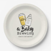 Baby is Brewing Beer Baby Bottle Beige Baby Shower ペーパープレート (正面)