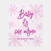 Baby Its Cold Outside Pink Snowflakes Script Girly フリースブランケット (正面)