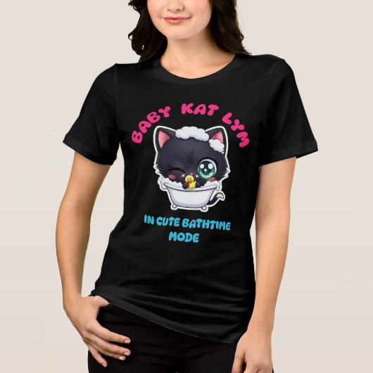 Baby Kat Lym In Cute Bathtime Mode トライブレンドTシャツ (正面)