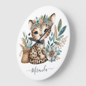 Baby Leopard Wild Jungle Safari Boho Nursery Decor ラージ壁時計 (傾斜)