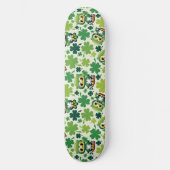Baby Owl Cute St Patrick Cartoon スケートボード (正面)