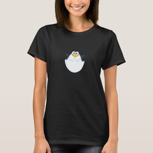 Baby Penguin Hatching from Egg Tシャツ (正面)