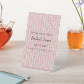 Baby Shower Sign Strategy That Wows Guests 台座サイン (インサイチュ)