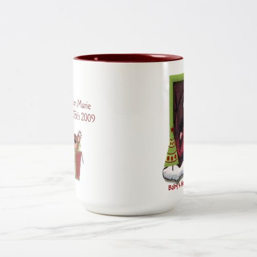 Babysの初めてのクリスマスのカスタムの日付がついた写真 ツートーンマグカップ (中央)