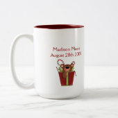 Babysの初めてのクリスマスのカスタムの日付がついた写真 ツートーンマグカップ (左)