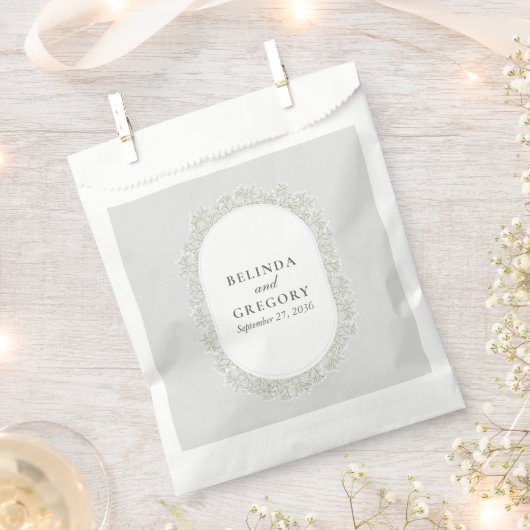 Baby's Breath Monogram Gypsophila Floral Wedding フェイバーバッグ (クリップ留めされた状態)