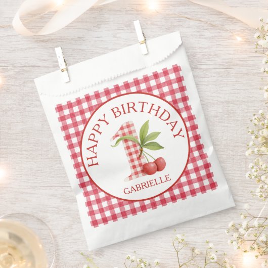 Baby's Cherry First Red Gingham Birthday フェイバーバッグ (クリップ留めされた状態)