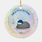 Baby's First ChristmPygmy Hippo Christmas Ornament セラミックオーナメント (裏面)