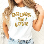 Bach & Boozy Bachelorette Drunk In Love Tシャツ<br><div class="desc">This fun invitation will be ready to send out once you customize it! A fun balloon design and champagne!</div>