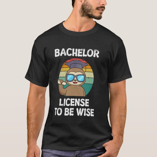 BACHELOR LICENSE TO BE WISE 面白いレトロ Tシャツ (正面)