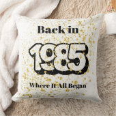 Back in 1985 Throw Pillow – Retro Birthday Gift, W クッション (ブランケット)