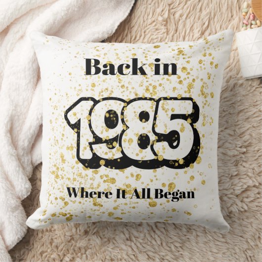 Back in 1985 Throw Pillow – Retro Birthday Gift, W クッション (ブランケット)