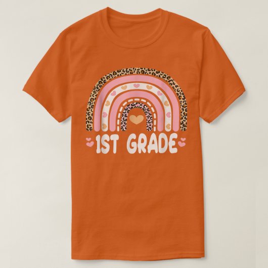 Back To School 1st Grade Rainbow Leopard Pink Hear Tシャツ (デザイン正面)