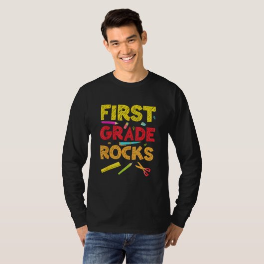 Back To School 1st Grade Rocks Student Teacher Tea Tシャツ (正面フル)