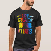 Back To School 1st Grade Vibes First Day Teacher K Tシャツ (正面)