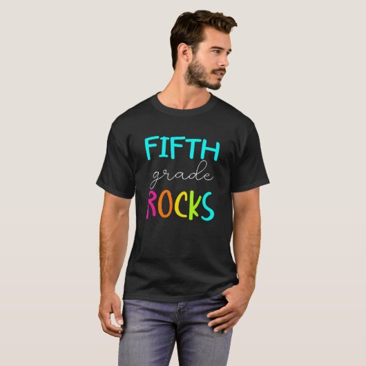 Back To School Fifth Grade Rocks Team 5th Grade Te Tシャツ (正面フル)