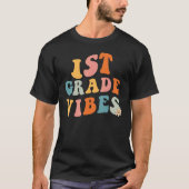 Back to school First Grade Vibes Teacher 1st Grade Tシャツ (正面)