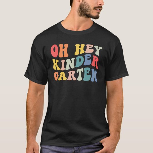 Back to School Kindergarten Garten Groovy Teacher  Tシャツ (正面)