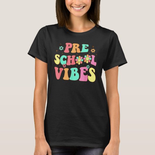 Back To School Preschool Vibes Groovy Teacher Wome Tシャツ (正面)