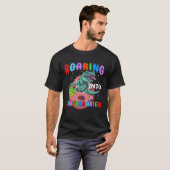 Back to School Roaring Kindergarten Dinosaur Rex B Tシャツ (正面フル)