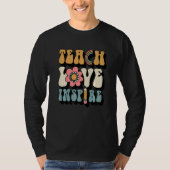 Back To School Teach Love Inspire Retro Teacher Tシャツ (正面)