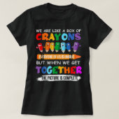Back To School Teacher We Are Like A Box Of Crayon Tシャツ (デザイン正面)
