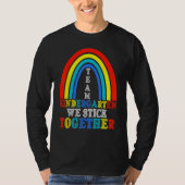 Back To School Team Kindergarten We Stick Together Tシャツ (正面)