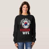 Backprint I Love My Hot Korean Wife スウェットシャツ (正面フル)