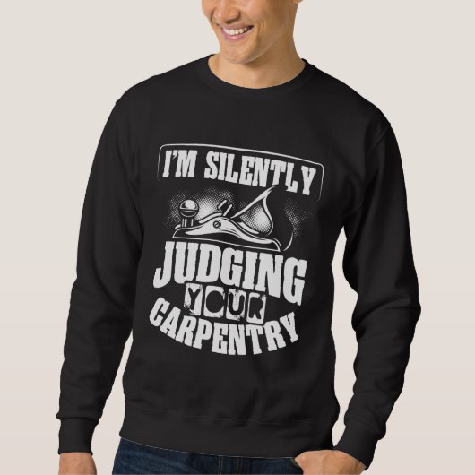 Backprint I M Silently Judging Your Carpentry Wood スウェットシャツ (正面)