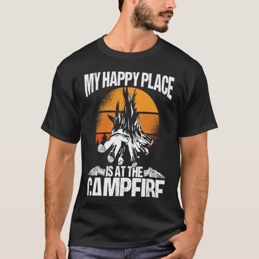 Backprint My Happy Place Is A The Campfire Camping Tシャツ (正面)