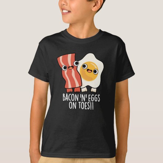 Bacon And Eggs On Toes Funny Toast Pun Dark BG Tシャツ (正面)