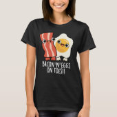 Bacon And Eggs On Toes Funny Toast Pun Dark BG Tシャツ (正面)