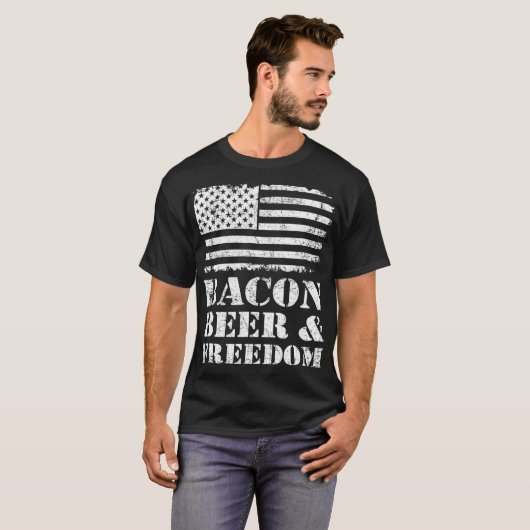 Bacon Beer & Freedom  BBQ Grilling USA Flag Funny  Tシャツ (正面フル)
