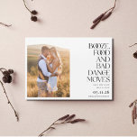 Bad おもしろい Dance Moves写真Save the Date<br><div class="desc">写真モダンは日付の磁気カードを保存しおもしろいて、あなたの家族と友人が愛する"ブーゼ、食べ物と悪いダンスの動き"デザイン。これカスタマイズらは写真と日付を保存し、あなたの詳細を追加結婚する。</div>