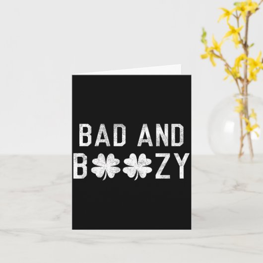 Bad And Boozy St Patricks Day Shamrock Green  カード (黄色い花)
