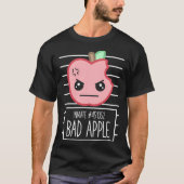 Bad Apple Mugshot Silly Sarcastic Pun Bad Attitude Tシャツ (正面)