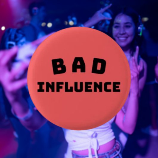 BAD Influence おもしろい Redボタン – はっきりしたタイポグラフィ 缶バッジ