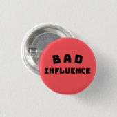 BAD Influence おもしろい Redボタン – はっきりしたタイポグラフィ 缶バッジ (正面&裏面)