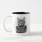 Bad Kitty Cat Police Stance Photo おもしろい Coffee Mug ツートーンマグカップ (左)