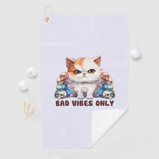 Bad Vibes Only – 激しい猫とスカルゴシックデザイン ゴルフタオル (インサイチュ)