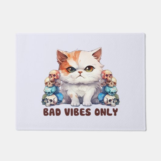 Bad Vibes Only – 激しい猫とスカルゴシックデザイン ドアマット (正面)